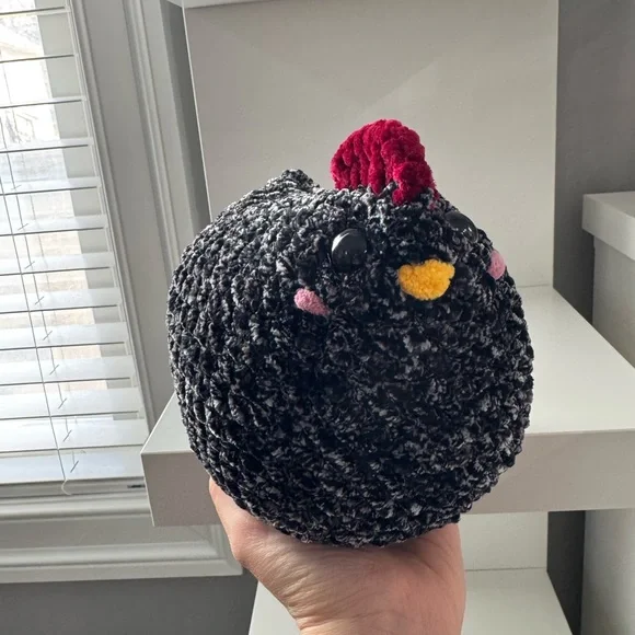 Handcrafted crochet chicken 🐔 - Picture 3 of 4